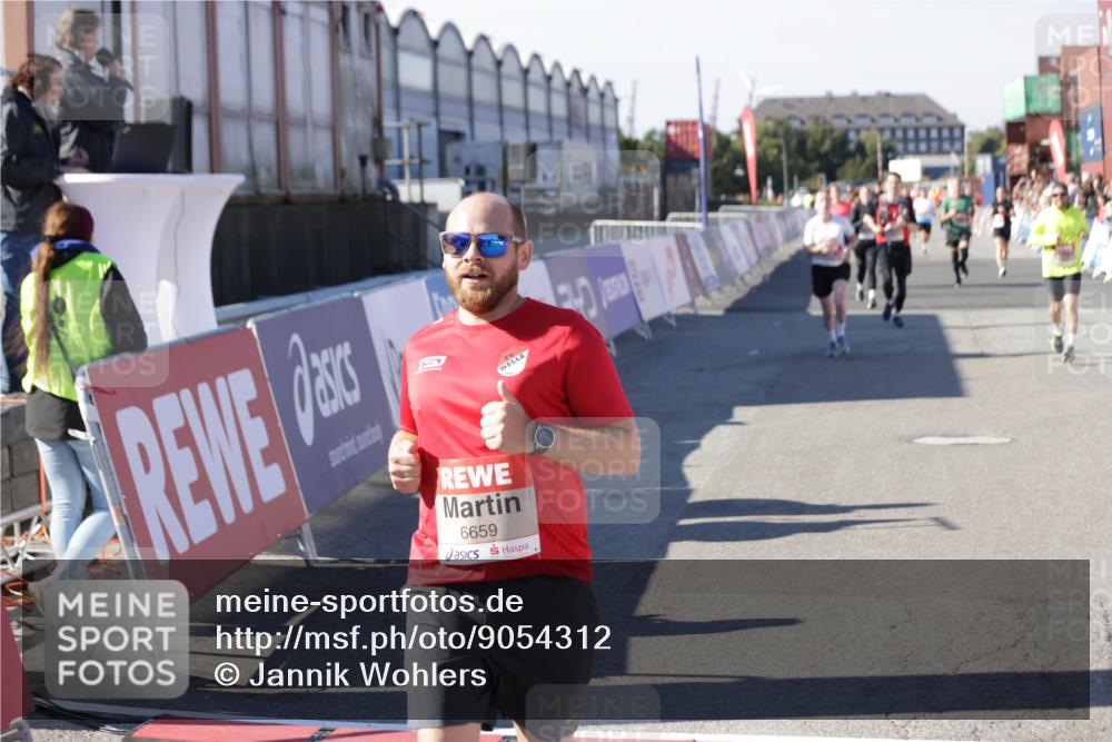 03.10.2025 - Köhlbrandbrückenlauf Jannik Wohlers http://msf.ph/oto/9054312 03.10.2025 13:09:48 Ziel 4262, 4502, 4625, 4718, 4837, 5520, 5941, 6308, 6659, 6803 meine-sportfotos.de