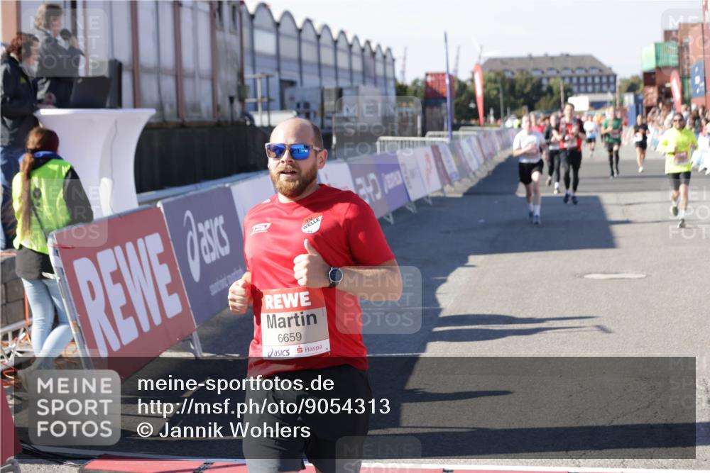03.10.2025 - Köhlbrandbrückenlauf Jannik Wohlers http://msf.ph/oto/9054313 03.10.2025 13:09:48 Ziel 4262, 4502, 4625, 4718, 4837, 5520, 5941, 6308, 6659, 6803 meine-sportfotos.de