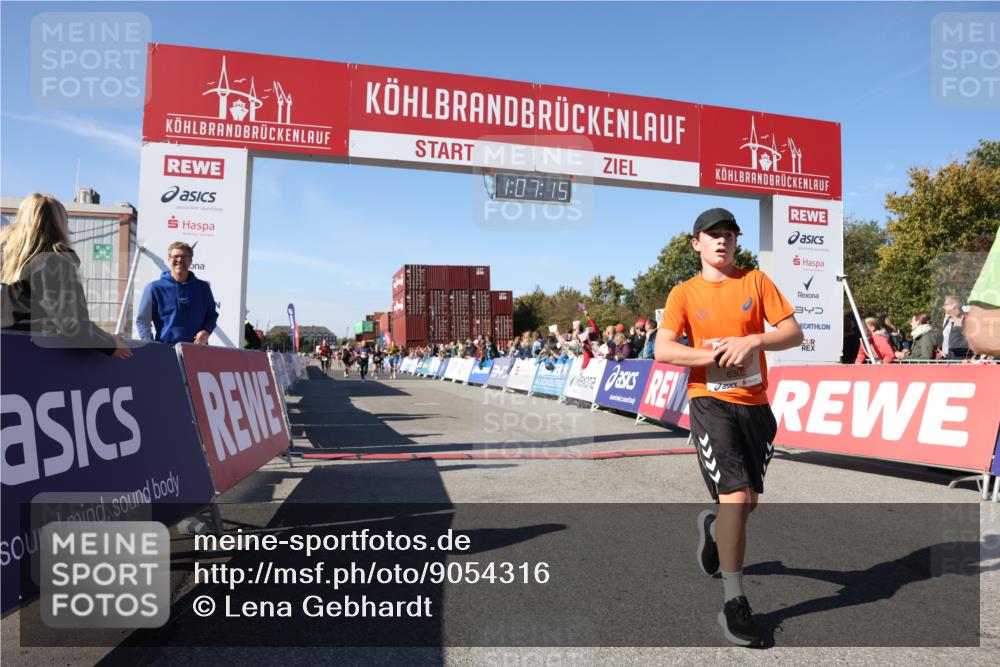 03.10.2025 - Köhlbrandbrückenlauf Lena Gebhardt http://msf.ph/oto/9054316 03.10.2025 13:07:15 Ziel 4444, 4649, 4794, 4804, 4806, 6065, 6302, 6459, 6467 meine-sportfotos.de