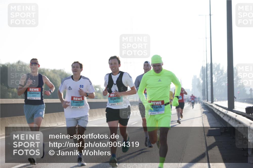 03.10.2025 - Köhlbrandbrückenlauf Jannik Wohlers http://msf.ph/oto/9054319 03.10.2025 09:11:57 Position 3 1017, 3154, 3153, 3460 meine-sportfotos.de