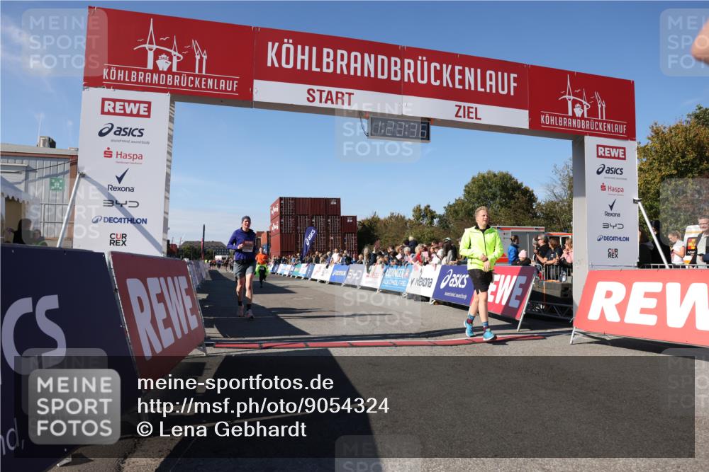 03.10.2025 - Köhlbrandbrückenlauf Lena Gebhardt http://msf.ph/oto/9054324 03.10.2025 13:23:36 Ziel 4450, 4477, 4719, 4743, 4752, 4887, 4892, 5003, 5114, 5397, 5653, 5855, 6291, 6337, 6338, 6378 meine-sportfotos.de