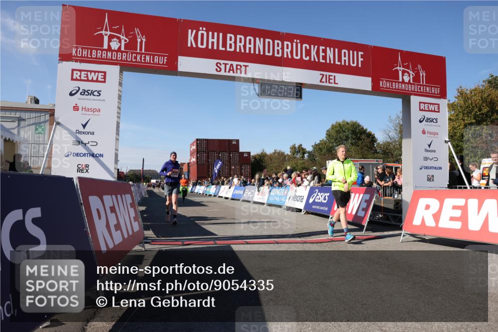 03.10.2025 - Köhlbrandbrückenlauf Lena Gebhardt http://msf.ph/oto/9054335 03.10.2025 13:23:36 Ziel 4450, 4477, 4719, 4743, 4752, 4887, 4892, 5003, 5114, 5397, 5653, 5855, 6291, 6337, 6338, 6378 meine-sportfotos.de