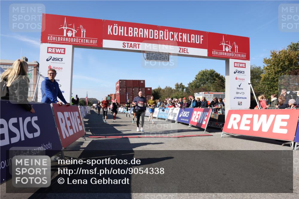 03.10.2025 - Köhlbrandbrückenlauf Lena Gebhardt http://msf.ph/oto/9054338 03.10.2025 13:07:21 Ziel 4287, 4288, 4590, 4649, 4794, 4806, 5645, 5646, 5870, 5872, 6302, 6459, 6467 meine-sportfotos.de