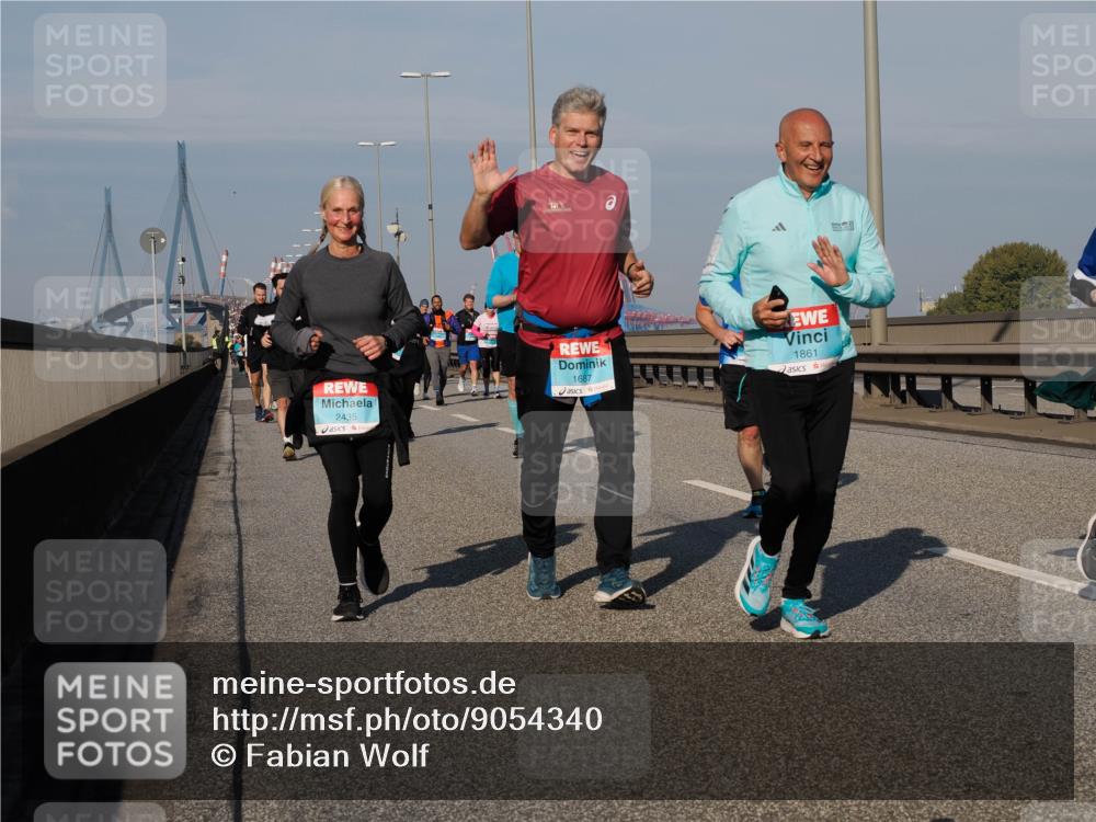 03.10.2025 - Köhlbrandbrückenlauf Fabian Wolf http://msf.ph/oto/9054340 03.10.2025 10:02:40 Position 3 2435, 1687, 1861 meine-sportfotos.de