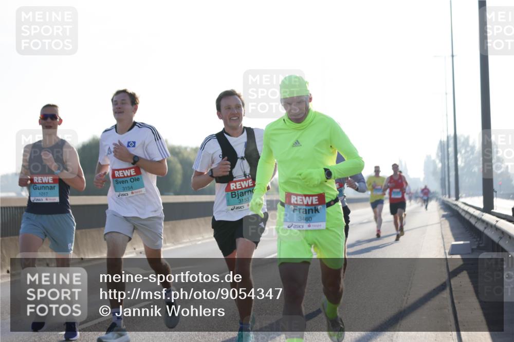 03.10.2025 - Köhlbrandbrückenlauf Jannik Wohlers http://msf.ph/oto/9054347 03.10.2025 09:11:58 Position 3 1017, 3154, 3153, 3460 meine-sportfotos.de