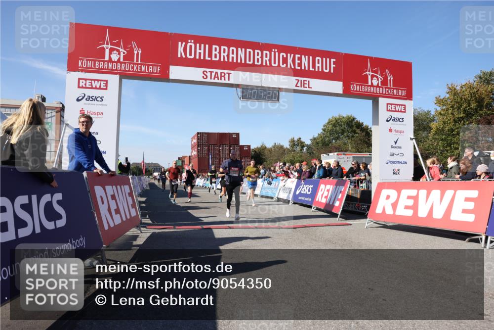 03.10.2025 - Köhlbrandbrückenlauf Lena Gebhardt http://msf.ph/oto/9054350 03.10.2025 13:07:21 Ziel 4287, 4288, 4590, 4649, 4794, 4806, 5645, 5646, 5870, 5872, 6302, 6459, 6467 meine-sportfotos.de