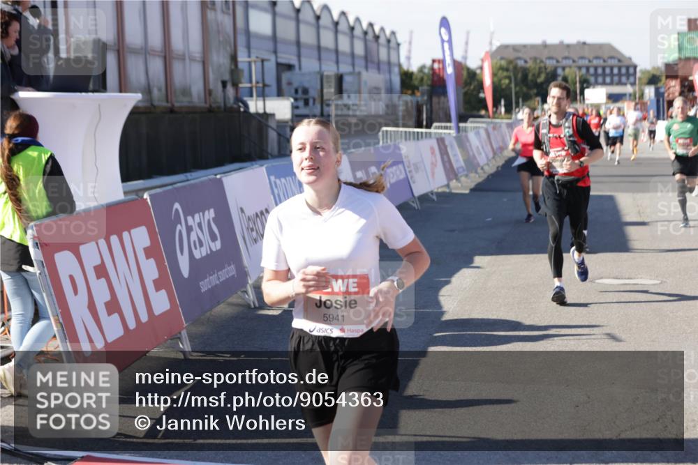03.10.2025 - Köhlbrandbrückenlauf Jannik Wohlers http://msf.ph/oto/9054363 03.10.2025 13:09:51 Ziel 4260, 4502, 4625, 4718, 4837, 5520, 5941, 6308, 6659, 6750, 6803 meine-sportfotos.de
