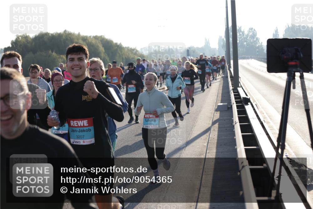 03.10.2025 - Köhlbrandbrückenlauf Jannik Wohlers http://msf.ph/oto/9054365 03.10.2025 09:20:14 Position 3 3207, 1954 meine-sportfotos.de