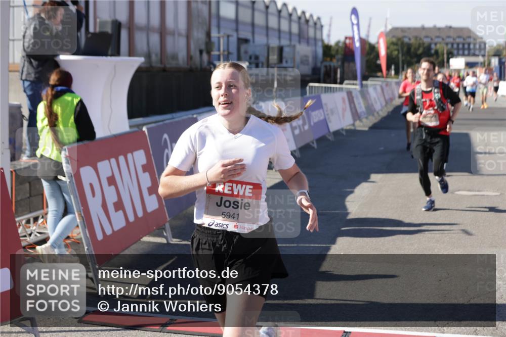 03.10.2025 - Köhlbrandbrückenlauf Jannik Wohlers http://msf.ph/oto/9054378 03.10.2025 13:09:52 Ziel 4260, 4502, 4625, 4718, 4837, 5520, 5763, 5941, 6308, 6659, 6750 meine-sportfotos.de