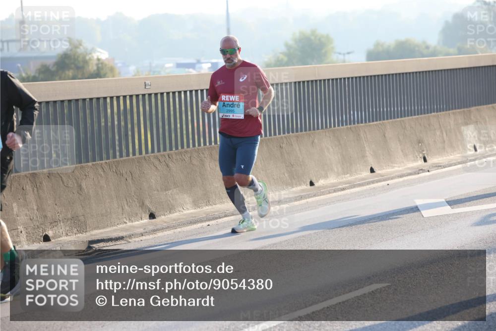03.10.2025 - Köhlbrandbrückenlauf Lena Gebhardt http://msf.ph/oto/9054380 03.10.2025 09:16:29 Position 1 2995 meine-sportfotos.de