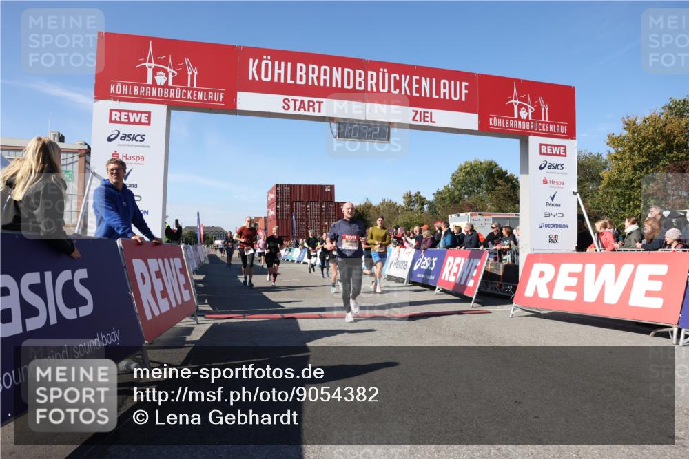 03.10.2025 - Köhlbrandbrückenlauf Lena Gebhardt http://msf.ph/oto/9054382 03.10.2025 13:07:21 Ziel 4287, 4288, 4590, 4649, 4794, 4806, 5645, 5646, 5870, 5872, 6302, 6459, 6467 meine-sportfotos.de