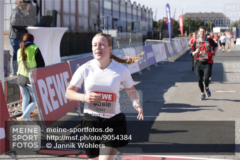 03.10.2025 - Köhlbrandbrückenlauf Jannik Wohlers http://msf.ph/oto/9054384 03.10.2025 13:09:52 Ziel 4260, 4502, 4625, 4718, 4837, 5520, 5763, 5941, 6308, 6659, 6750 meine-sportfotos.de