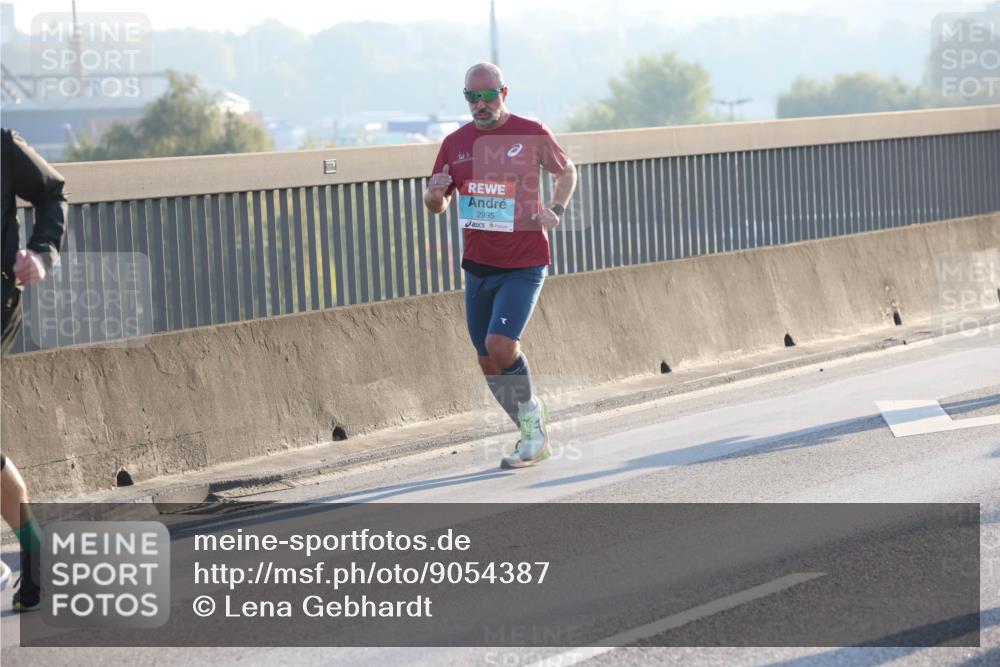 03.10.2025 - Köhlbrandbrückenlauf Lena Gebhardt http://msf.ph/oto/9054387 03.10.2025 09:16:29 Position 1 2995 meine-sportfotos.de