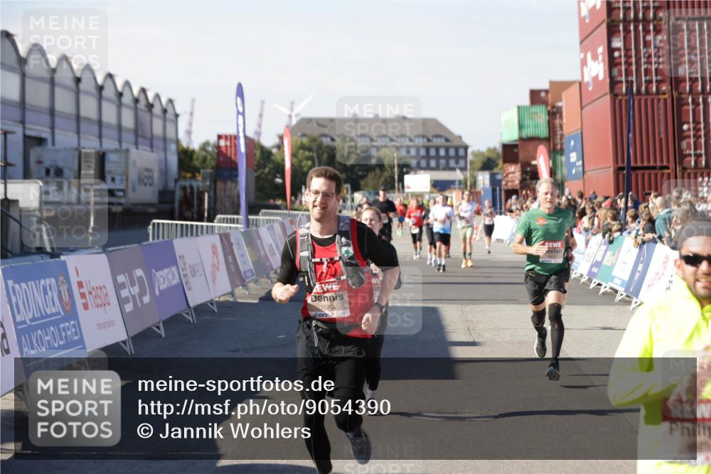 03.10.2025 - Köhlbrandbrückenlauf Jannik Wohlers http://msf.ph/oto/9054390 03.10.2025 13:09:52 Ziel 4260, 4502, 4625, 4718, 4837, 5520, 5763, 5941, 6308, 6659, 6750 meine-sportfotos.de