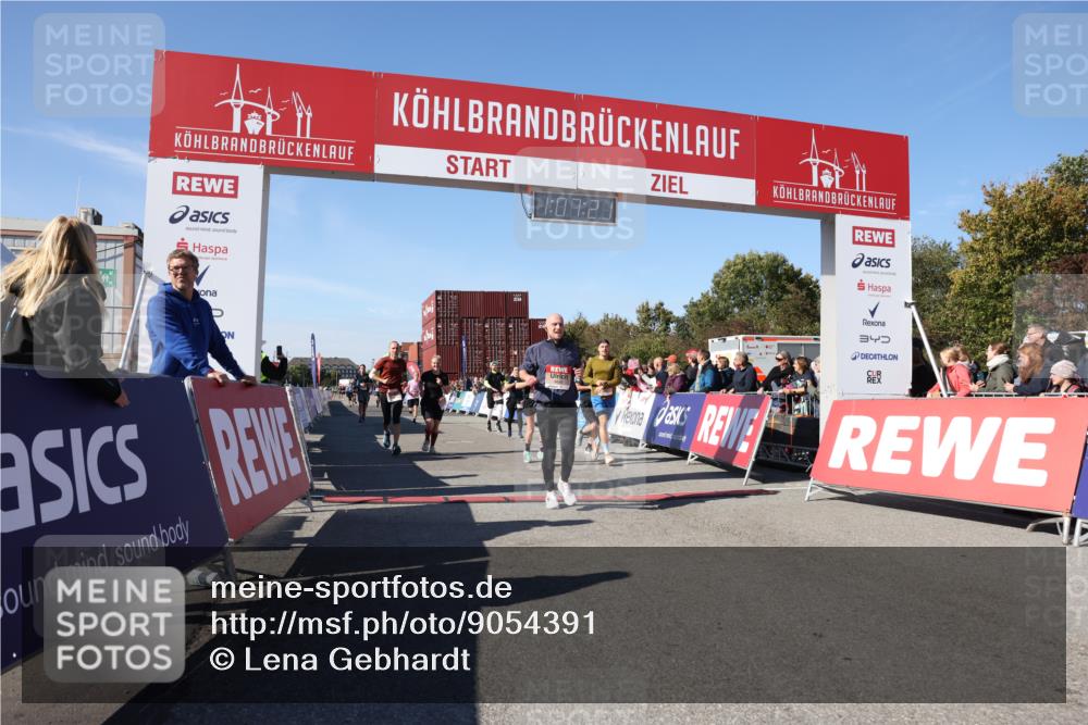 03.10.2025 - Köhlbrandbrückenlauf Lena Gebhardt http://msf.ph/oto/9054391 03.10.2025 13:07:21 Ziel 4287, 4288, 4590, 4649, 4794, 4806, 5645, 5646, 5870, 5872, 6302, 6459, 6467 meine-sportfotos.de