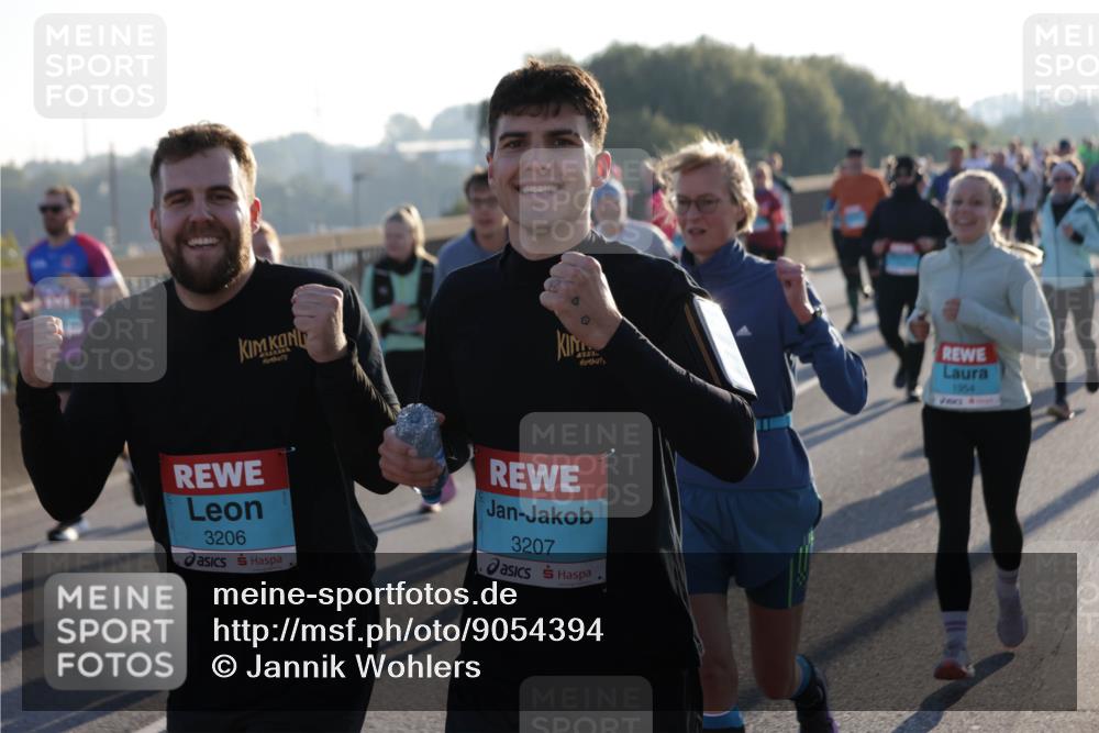 03.10.2025 - Köhlbrandbrückenlauf Jannik Wohlers http://msf.ph/oto/9054394 03.10.2025 09:20:15 Position 3 3206, 3207, 1954 meine-sportfotos.de