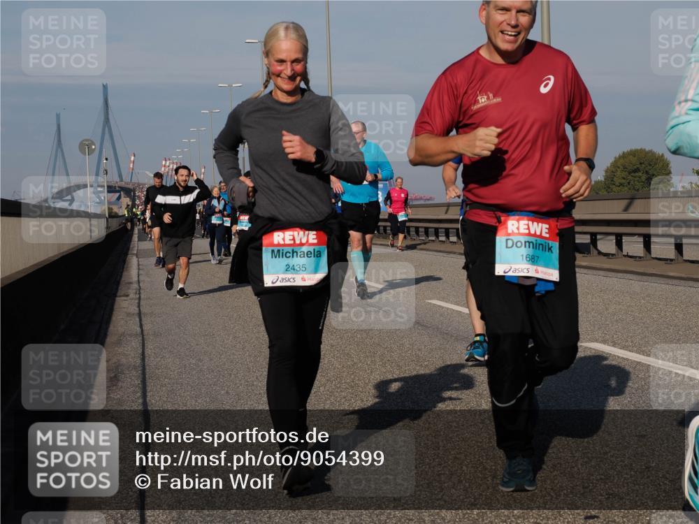 03.10.2025 - Köhlbrandbrückenlauf Fabian Wolf http://msf.ph/oto/9054399 03.10.2025 10:02:41 Position 3 2435, 1687 meine-sportfotos.de