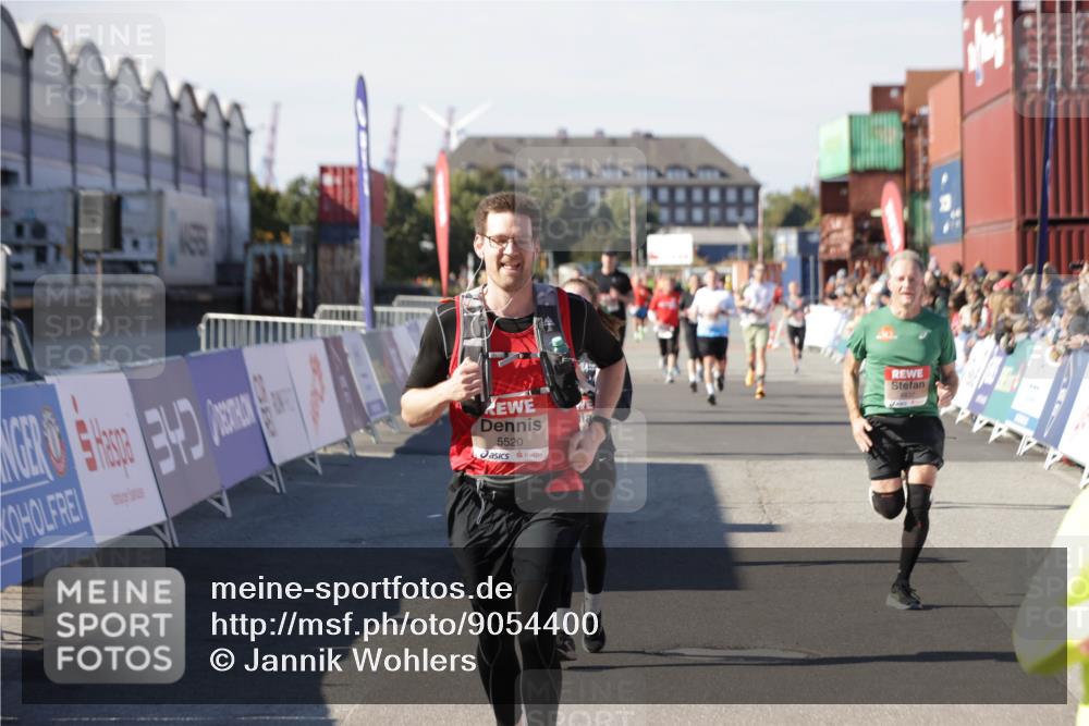 03.10.2025 - Köhlbrandbrückenlauf Jannik Wohlers http://msf.ph/oto/9054400 03.10.2025 13:09:52 Ziel 4260, 4502, 4625, 4718, 4837, 5520, 5763, 5941, 6308, 6659, 6750 meine-sportfotos.de