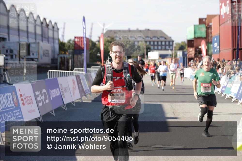 03.10.2025 - Köhlbrandbrückenlauf Jannik Wohlers http://msf.ph/oto/9054405 03.10.2025 13:09:52 Ziel 4260, 4502, 4625, 4718, 4837, 5520, 5763, 5941, 6308, 6659, 6750 meine-sportfotos.de
