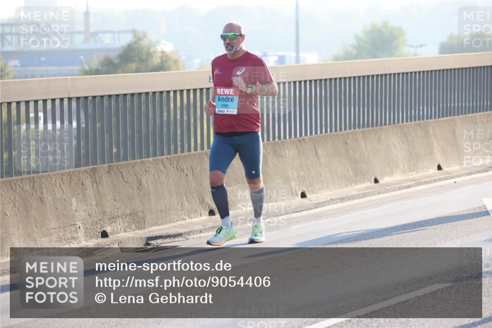 03.10.2025 - Köhlbrandbrückenlauf Lena Gebhardt http://msf.ph/oto/9054406 03.10.2025 09:16:29 Position 1 2995 meine-sportfotos.de