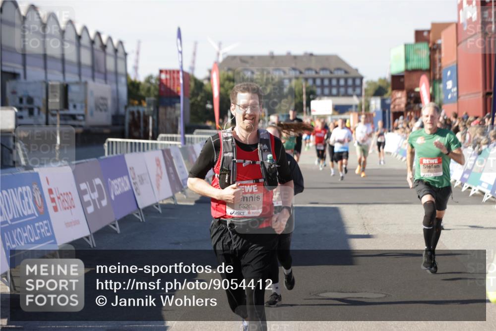 03.10.2025 - Köhlbrandbrückenlauf Jannik Wohlers http://msf.ph/oto/9054412 03.10.2025 13:09:52 Ziel 4260, 4502, 4625, 4718, 4837, 5520, 5763, 5941, 6308, 6659, 6750 meine-sportfotos.de