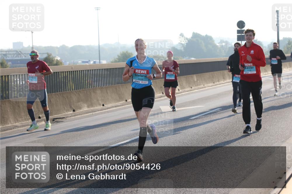 03.10.2025 - Köhlbrandbrückenlauf Lena Gebhardt http://msf.ph/oto/9054426 03.10.2025 09:16:30 Position 1 3458, 1118 meine-sportfotos.de