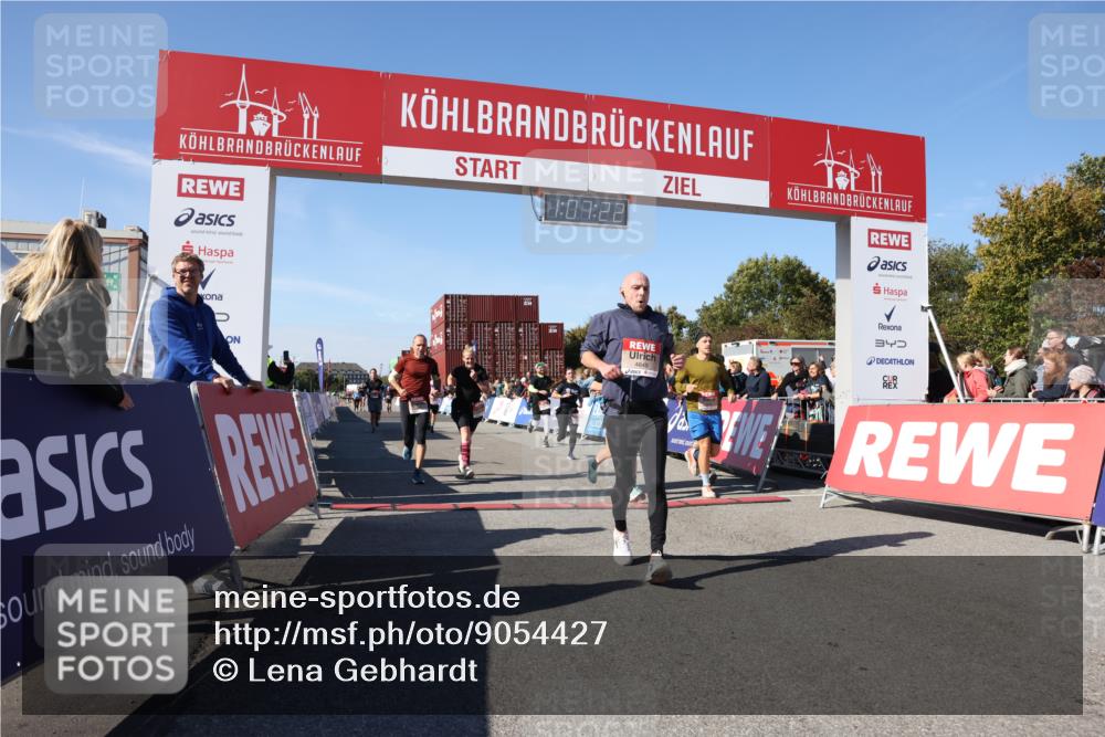 03.10.2025 - Köhlbrandbrückenlauf Lena Gebhardt http://msf.ph/oto/9054427 03.10.2025 13:07:22 Ziel 4287, 4288, 4590, 4649, 4794, 4806, 5645, 5646, 5870, 5872, 6302, 6459 meine-sportfotos.de