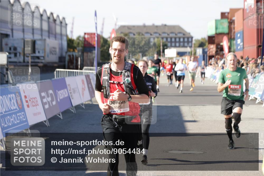 03.10.2025 - Köhlbrandbrückenlauf Jannik Wohlers http://msf.ph/oto/9054434 03.10.2025 13:09:53 Ziel 4260, 4625, 4718, 4837, 5520, 5763, 5941, 6308, 6659, 6750 meine-sportfotos.de