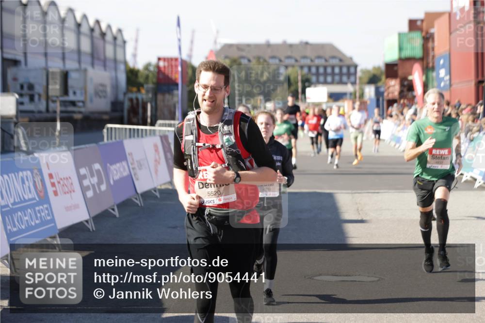 03.10.2025 - Köhlbrandbrückenlauf Jannik Wohlers http://msf.ph/oto/9054441 03.10.2025 13:09:53 Ziel 4260, 4625, 4718, 4837, 5520, 5763, 5941, 6308, 6659, 6750 meine-sportfotos.de