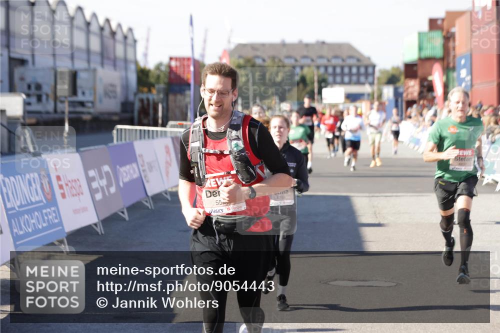 03.10.2025 - Köhlbrandbrückenlauf Jannik Wohlers http://msf.ph/oto/9054443 03.10.2025 13:09:53 Ziel 4260, 4625, 4718, 4837, 5520, 5763, 5941, 6308, 6659, 6750 meine-sportfotos.de