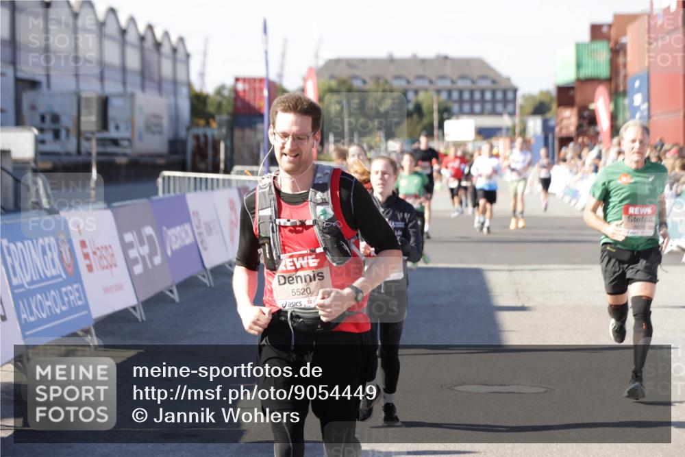 03.10.2025 - Köhlbrandbrückenlauf Jannik Wohlers http://msf.ph/oto/9054449 03.10.2025 13:09:53 Ziel 4260, 4625, 4718, 4837, 5520, 5763, 5941, 6308, 6659, 6750 meine-sportfotos.de