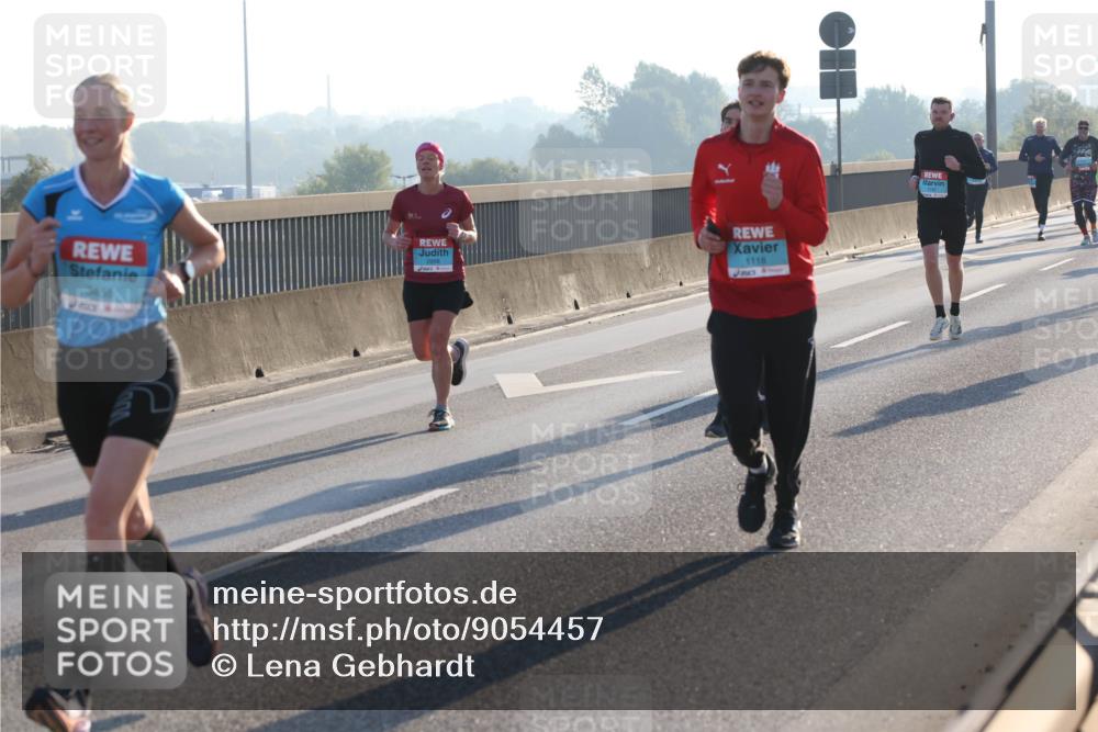 03.10.2025 - Köhlbrandbrückenlauf Lena Gebhardt http://msf.ph/oto/9054457 03.10.2025 09:16:31 Position 1 3458, 1118 meine-sportfotos.de