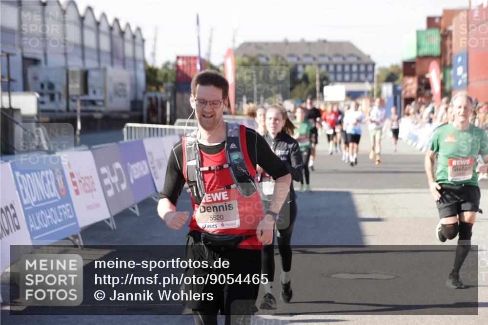 03.10.2025 - Köhlbrandbrückenlauf Jannik Wohlers http://msf.ph/oto/9054465 03.10.2025 13:09:53 Ziel 4260, 4625, 4718, 4837, 5520, 5763, 5941, 6308, 6659, 6750 meine-sportfotos.de