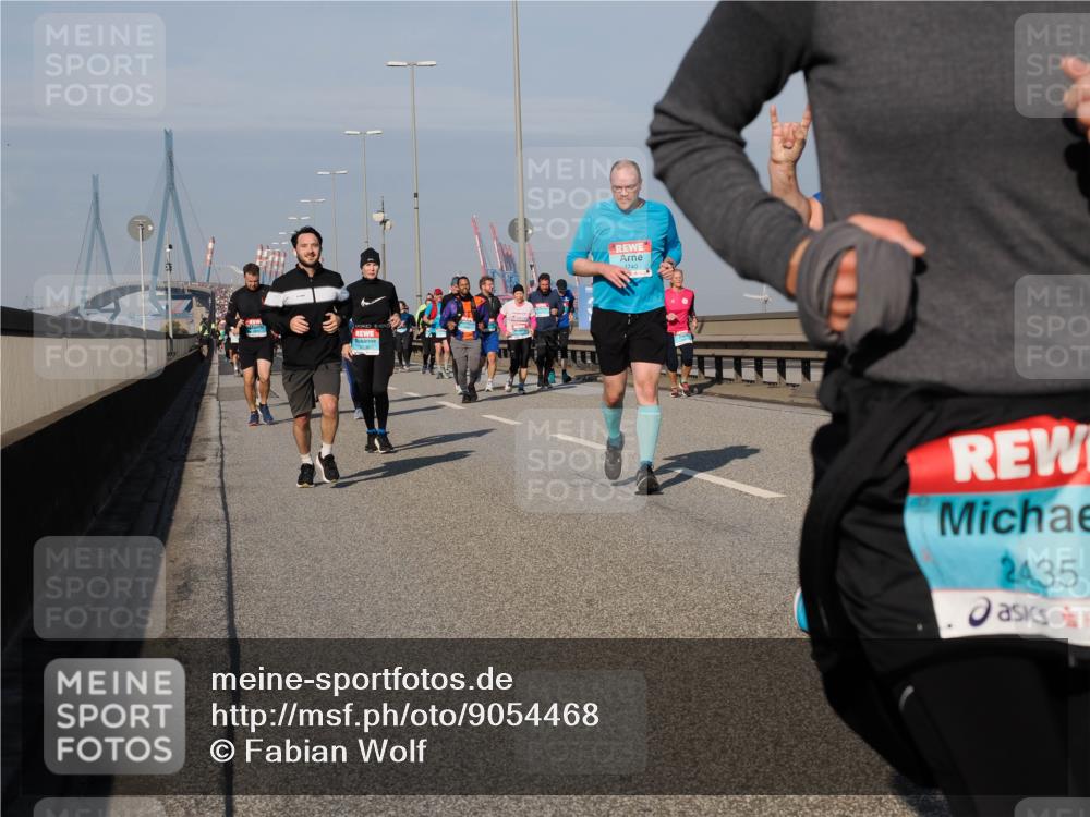 03.10.2025 - Köhlbrandbrückenlauf Fabian Wolf http://msf.ph/oto/9054468 03.10.2025 10:02:42 Position 3 1740, 2435 meine-sportfotos.de