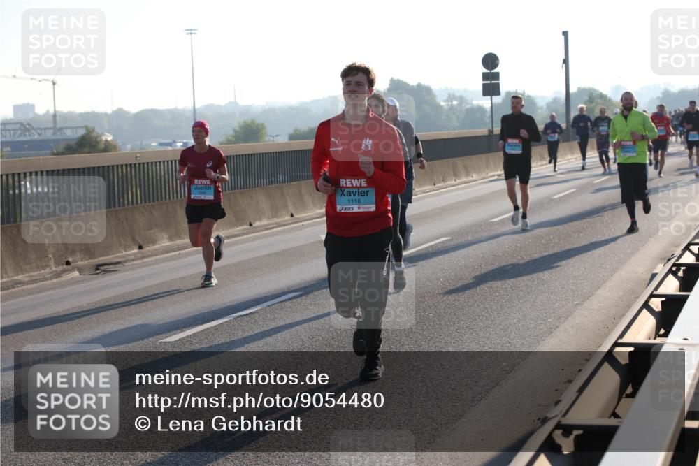 03.10.2025 - Köhlbrandbrückenlauf Lena Gebhardt http://msf.ph/oto/9054480 03.10.2025 09:16:31 Position 1 1118 meine-sportfotos.de