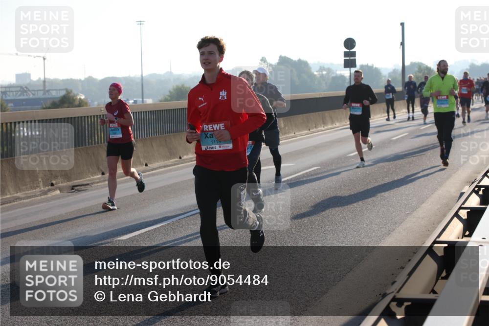 03.10.2025 - Köhlbrandbrückenlauf Lena Gebhardt http://msf.ph/oto/9054484 03.10.2025 09:16:32 Position 1 1118 meine-sportfotos.de