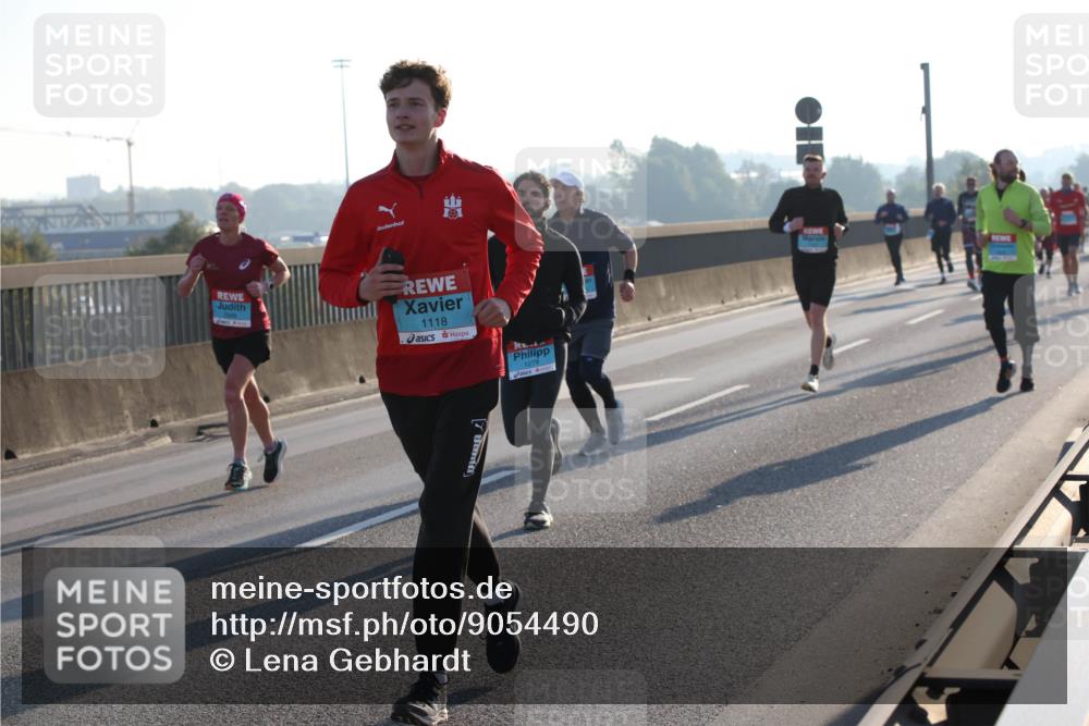 03.10.2025 - Köhlbrandbrückenlauf Lena Gebhardt http://msf.ph/oto/9054490 03.10.2025 09:16:32 Position 1 1118, 1279 meine-sportfotos.de