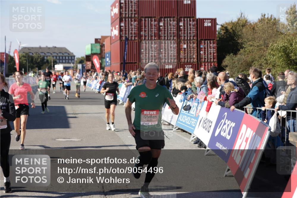 03.10.2025 - Köhlbrandbrückenlauf Jannik Wohlers http://msf.ph/oto/9054496 03.10.2025 13:09:54 Ziel 4260, 4625, 4718, 4837, 5520, 5763, 5941, 6308, 6659, 6750 meine-sportfotos.de