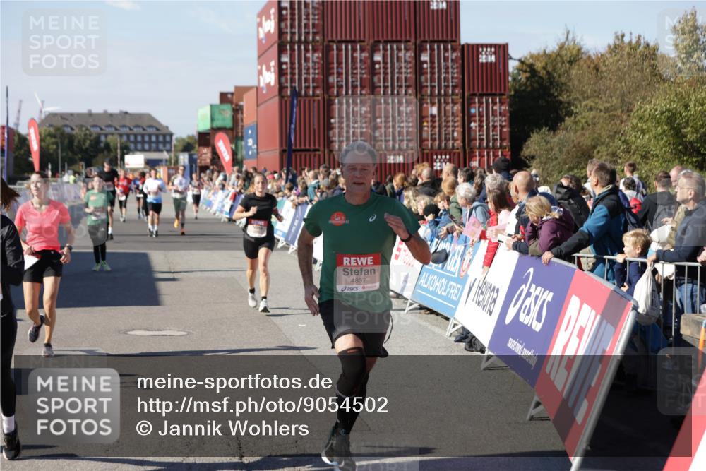 03.10.2025 - Köhlbrandbrückenlauf Jannik Wohlers http://msf.ph/oto/9054502 03.10.2025 13:09:54 Ziel 4260, 4625, 4718, 4837, 5520, 5763, 5941, 6308, 6659, 6750 meine-sportfotos.de