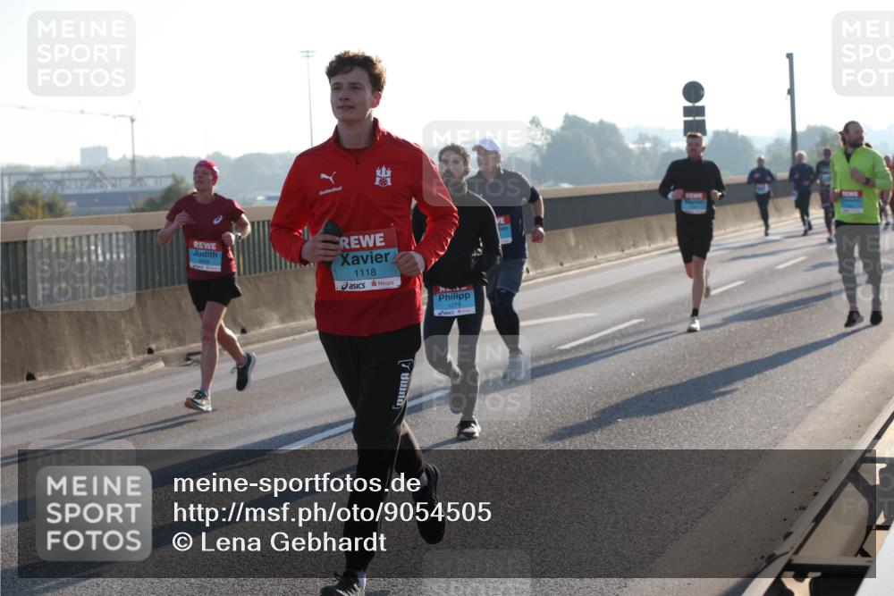 03.10.2025 - Köhlbrandbrückenlauf Lena Gebhardt http://msf.ph/oto/9054505 03.10.2025 09:16:32 Position 1 1118, 1279 meine-sportfotos.de