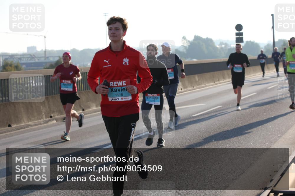 03.10.2025 - Köhlbrandbrückenlauf Lena Gebhardt http://msf.ph/oto/9054509 03.10.2025 09:16:32 Position 1 1118, 1279 meine-sportfotos.de