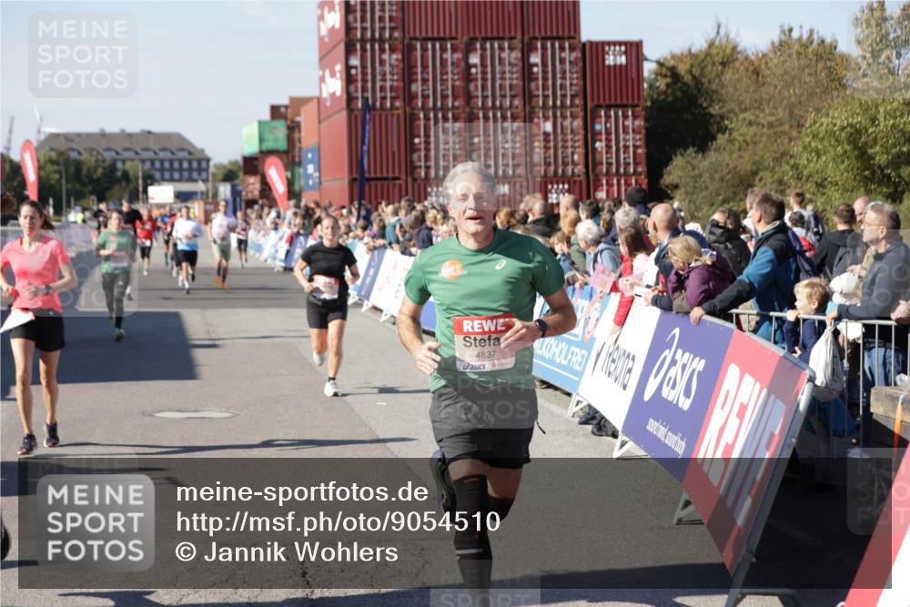 03.10.2025 - Köhlbrandbrückenlauf Jannik Wohlers http://msf.ph/oto/9054510 03.10.2025 13:09:55 Ziel 4260, 4625, 4718, 4837, 4929, 5520, 5763, 5941, 6308, 6659, 6750 meine-sportfotos.de