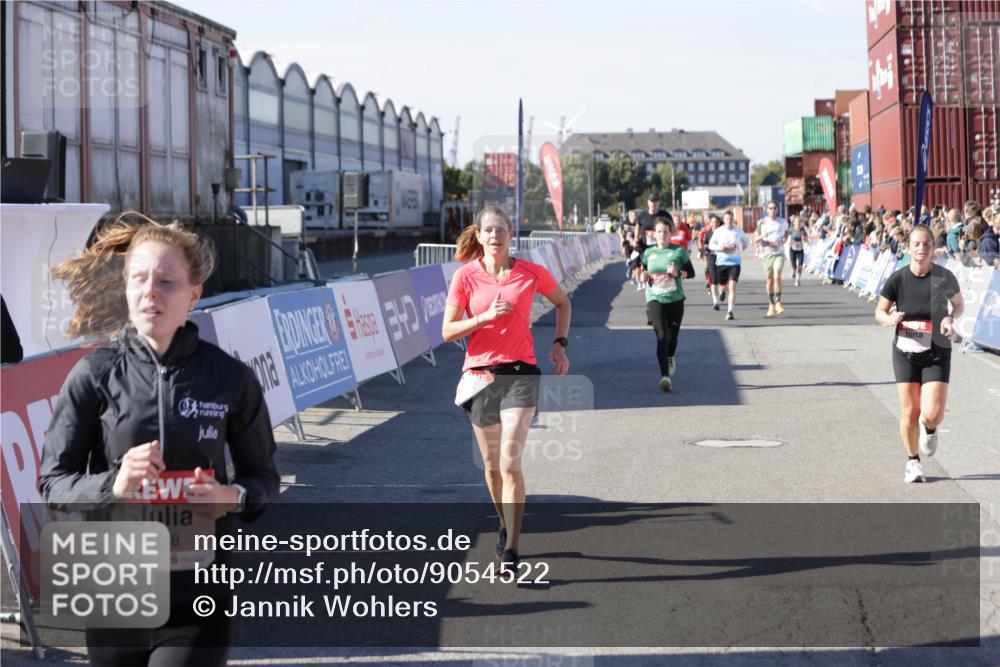 03.10.2025 - Köhlbrandbrückenlauf Jannik Wohlers http://msf.ph/oto/9054522 03.10.2025 13:09:56 Ziel 4260, 4625, 4718, 4787, 4837, 4929, 5520, 5763, 5941, 6083, 6308, 6659, 6750 meine-sportfotos.de