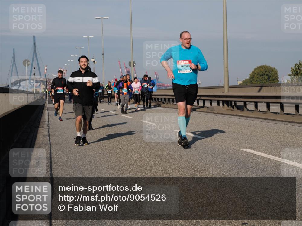 03.10.2025 - Köhlbrandbrückenlauf Fabian Wolf http://msf.ph/oto/9054526 03.10.2025 10:02:43 Position 3 1740, 1 meine-sportfotos.de