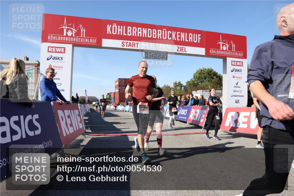 03.10.2025 - Köhlbrandbrückenlauf Lena Gebhardt http://msf.ph/oto/9054530 03.10.2025 13:07:24 Ziel 4113, 4287, 4288, 4590, 4636, 4649, 4794, 4806, 5645, 5646, 5870, 5872, 6459 meine-sportfotos.de