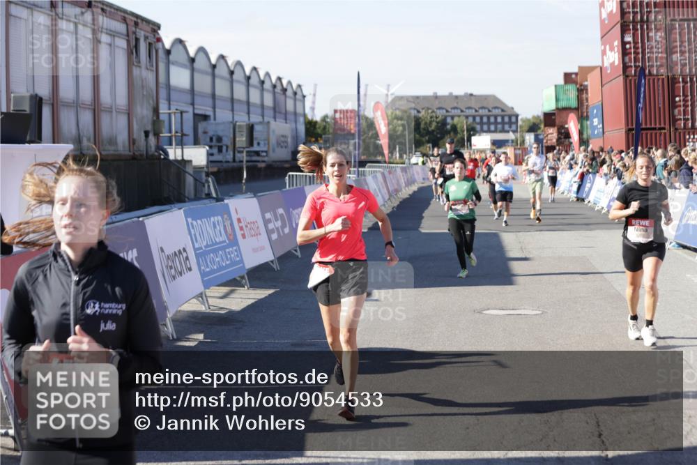 03.10.2025 - Köhlbrandbrückenlauf Jannik Wohlers http://msf.ph/oto/9054533 03.10.2025 13:09:56 Ziel 4260, 4625, 4718, 4787, 4837, 4929, 5520, 5763, 5941, 6083, 6308, 6659, 6750 meine-sportfotos.de