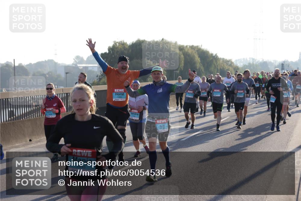 03.10.2025 - Köhlbrandbrückenlauf Jannik Wohlers http://msf.ph/oto/9054536 03.10.2025 09:20:20 Position 3 3839, 3445, 1593, 3736 meine-sportfotos.de