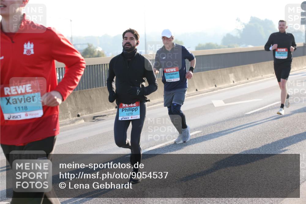 03.10.2025 - Köhlbrandbrückenlauf Lena Gebhardt http://msf.ph/oto/9054537 03.10.2025 09:16:33 Position 1 1118, 2, 1279, 2843 meine-sportfotos.de