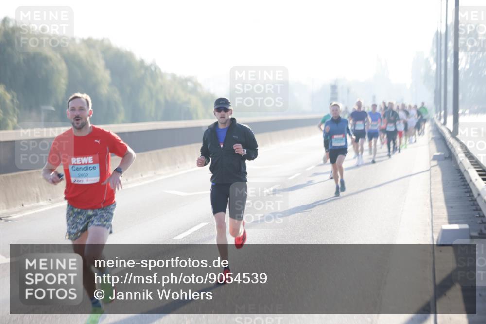 03.10.2025 - Köhlbrandbrückenlauf Jannik Wohlers http://msf.ph/oto/9054539 03.10.2025 09:12:25 Position 3 2402 meine-sportfotos.de