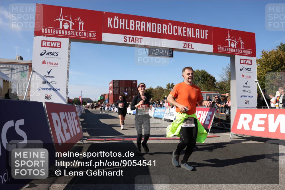 03.10.2025 - Köhlbrandbrückenlauf Lena Gebhardt http://msf.ph/oto/9054541 03.10.2025 13:23:43 Ziel 4285, 4465, 4743, 4752, 5093, 5397, 5653, 5855, 6728 meine-sportfotos.de